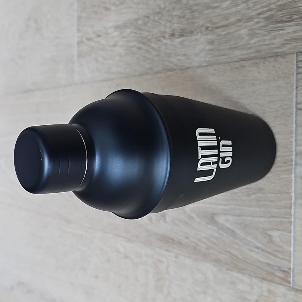 NWOT Larin Gin Small Shaker/Tumbler
